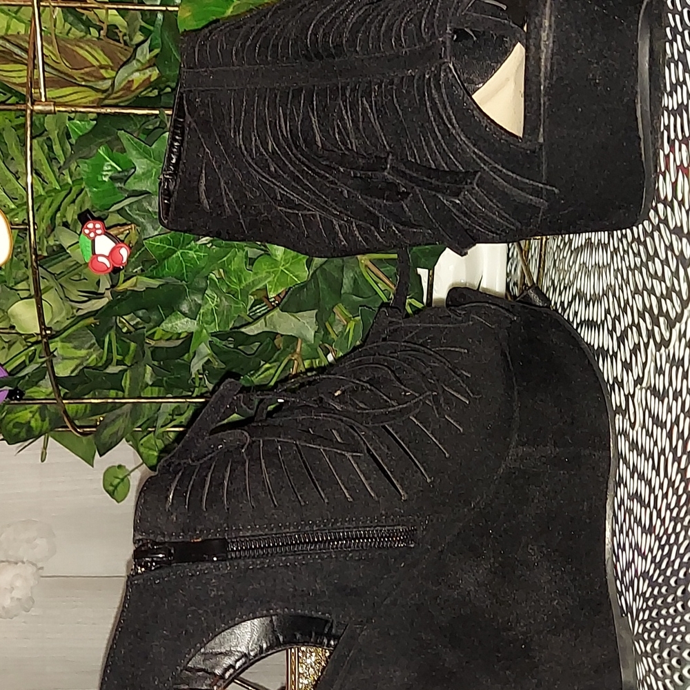 Black fringe Wedge Peep toe